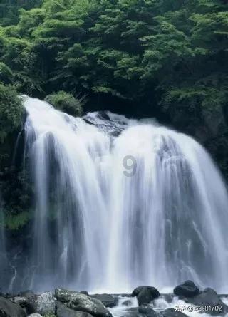 【应对低温雨雪天气】县城管执法局：清扫积雪路障  保障市民出行安全